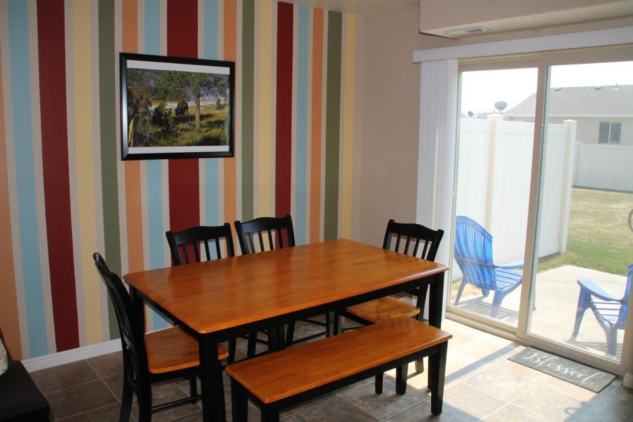 3 Queen Beds, 1 Twin Bed, 2 Rooms, 1 And A Half Bath, Self Check-In, Flexcation Equipped Айдахо-Фоллс Екстер'єр фото