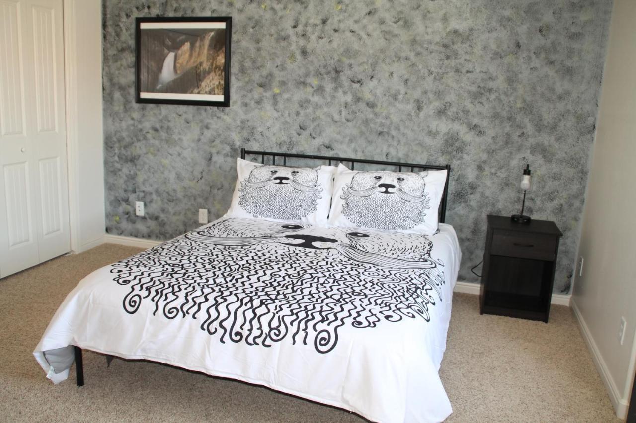 3 Queen Beds, 1 Twin Bed, 2 Rooms, 1 And A Half Bath, Self Check-In, Flexcation Equipped Айдахо-Фоллс Екстер'єр фото